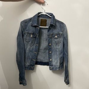 Fitted jean jacket